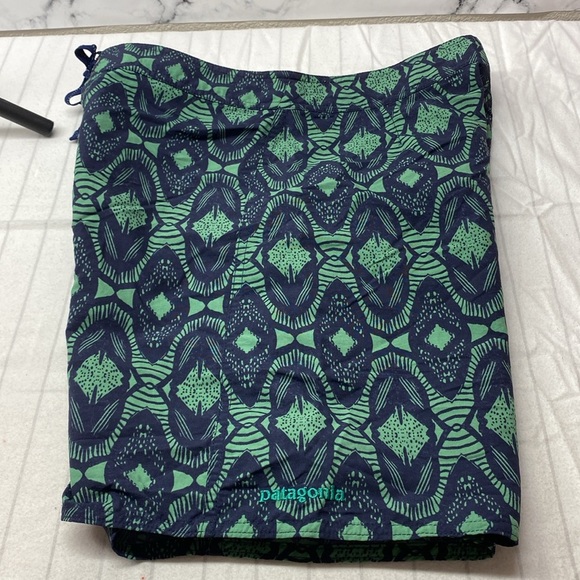 Patagonia Mens Wavefarer Board Shorts Patterned Blue and Green Men's Shorts,31 - Picture 9 of 12
